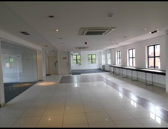1,049M² OFFICE TO LET IN HYDE PARK
